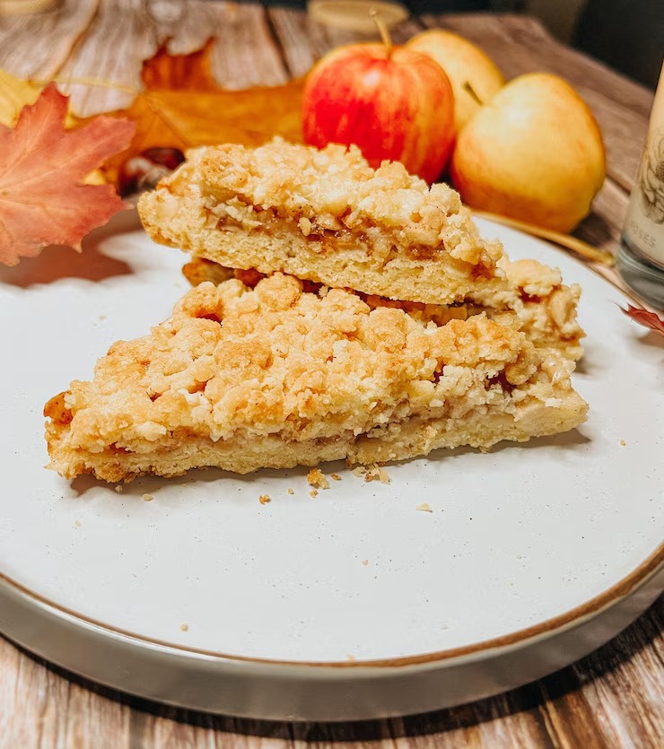 Carrot Cake Oatmeal Tastes Like Dessert for Breakfast